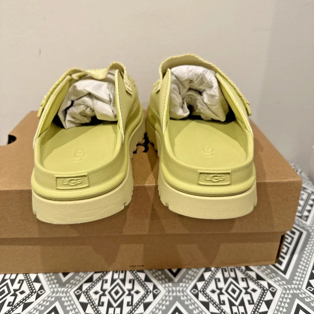 UGG Big Kids Size 5/ EU 37 Golden Glow Platform Sandals Golden Apple